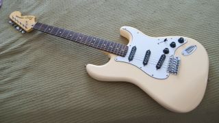 Fender Squier Vintage Modified 70’s Strat Stratocaster Vintage White