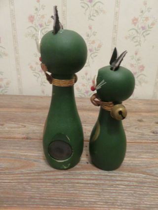 Vintage Wooden Green Cats Magnetic Salt and Pepper Shakers 2