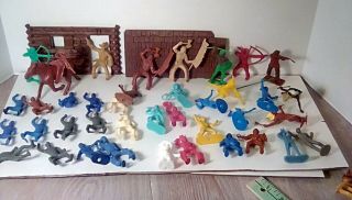 Large Group Of Vintage Western / Other Playset Figures / Parts