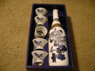 Vintage Japan Sake Set Kiku Masamune Blue & White W/box