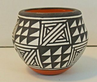 Acoma Pueblo Miniature Black And White Pottery Seed Pot L Garcia Signed 2 "