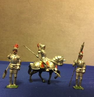 Vintage Metal Toy Soldiers Knights And Movable Arm With Weapon.
