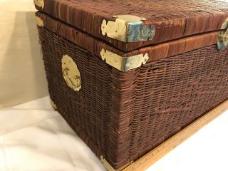 vintage wicker/rattan chest/trunk with Oriental details 3