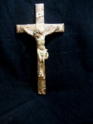 Vintage Resin Wood Tone Inri Crucifix Jesus On Cross Wall Hanging 16.  3/4 "