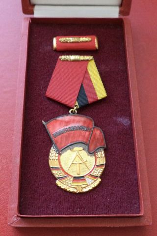 East German Banner Of Labor Order 2nd Class,  Box Badge Medal Ddr Gdr