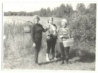 Mushroom Hunters Three Women Baskets Soviet Russian Ussr Vintage Photo Picture