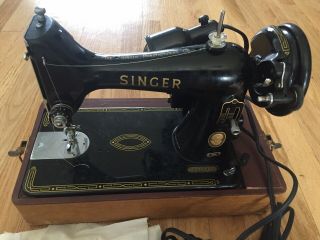 Vintage Singer Model 99k Sewing Machine with Case 3