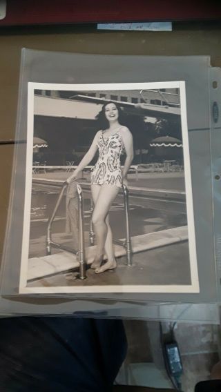 Vintage Photo: Pin - Up Girl Swimsuit Lady Wide World Photos 7 " X9 "
