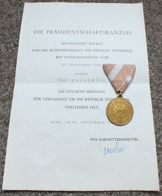 Austria Gold Medal For Merit To The Republic Of Austria,  Doc Order Badge
