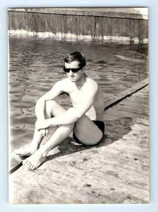 Vintage Photo Shirtless Muscle Man Swimmer Bulge Trunk Foot Feet Gay Int A29