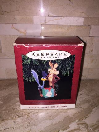 Hallmark Road Runner And Wile E Coyote Christmas Tree Ornament 1994