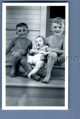 Found B&w Photo G,  7618 Boys Sitting On Stairs With Baby