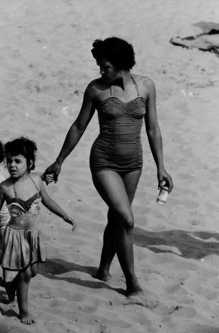 Vtg 1950s 35mm Negative Beach Scene African American Woman Walking Candid 598 - 23