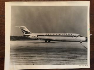 Vintage Delta DC - 9 B/W photo 8x10 glossy Delta Air Lines 2