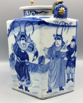 LARGE VINTAGE CHINESE BLUE & WHITE FIGURES TEAPOT 3