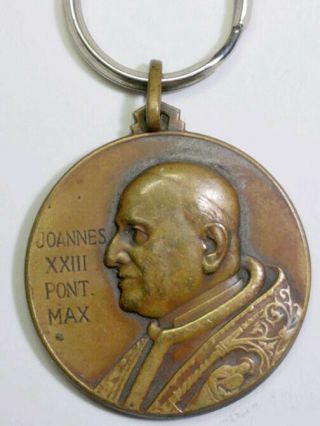 Antique Italian Metal Pope John Xxiii Queen Of All Saints Chicago Medal Keychain