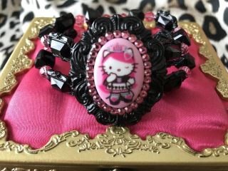 Tarina Tarantino Vintage Pink Head Hello Kitty Princess Lucite Cameo Bracelet