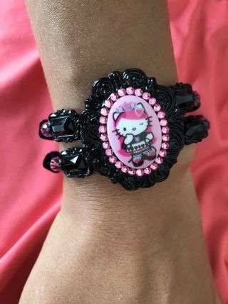 Tarina Tarantino Vintage Pink Head Hello Kitty Princess Lucite Cameo Bracelet 2