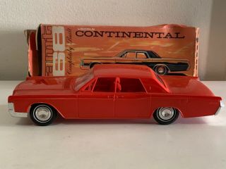 Vintage Amt 1968 Lincoln Continental 1/25 Scale Model Car With Box