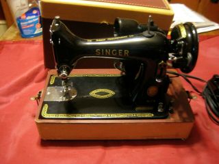 Vintage 99k Singer Portable Sewing Machine Model 99 - K W/case