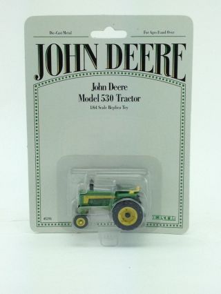 1/64 Ertl John Deere 530 Tractor W/ Rear Duals