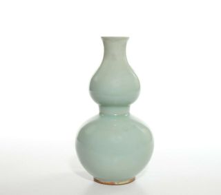 A Fine Chinese Celadon Porcelain Vase 2