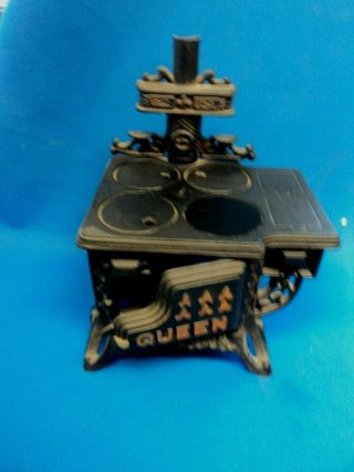 Vintage Cast Iron Miniature Queen Stove,  Dollhouse Toy Or Salesman Sample 6 1/2 "