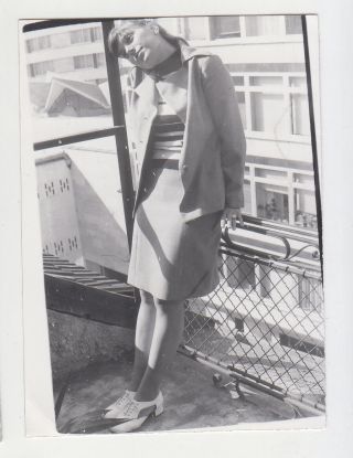 Pretty Young Lady Woman Pose On Balcony Portrait Vintage Real Photo 2