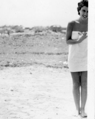 Vintage Photo: Pin - Up Girl Beach Swimsuit Woman Lady Bikini Towel 40 