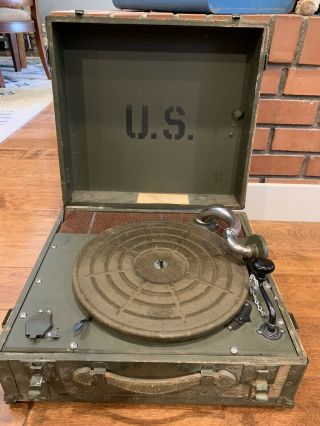 Vintage Wwii Era Us Army Phonograph Record Player Boetsch Bros.