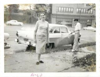 Vintage Snapshot B/w Photo 1960 Philly Philadelphia Washing Car Woman Posing
