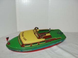 VIntage 1950 ' s Sea Queen Crank Powered Boat with Siren in the Box 2