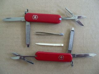 2x - Victorinox Swiss Army Knife Classic Sd - Red - Very Good/excellent - Logos