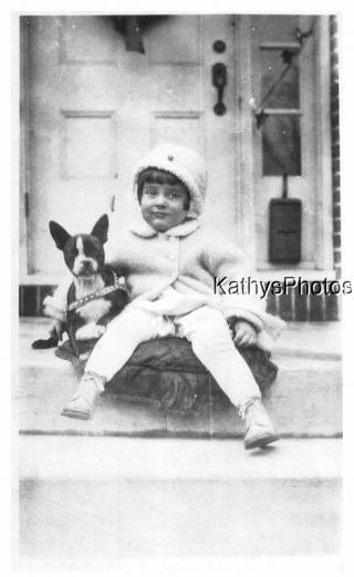 Found B&w Photo G_0304 Little Girl Sitting On A Stool With Her Dog