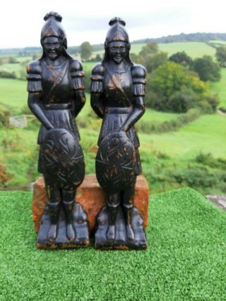 Pr 19thc OAK CARVED FIGURES OF KNIGHTS IN ARMOUR STANDING WITH SHIELDS 2