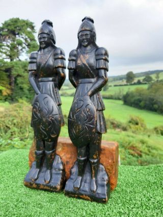 Pr 19thc OAK CARVED FIGURES OF KNIGHTS IN ARMOUR STANDING WITH SHIELDS 3