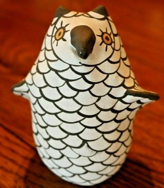 Vintage Zuni Pottery Owl Signed Flo.  L