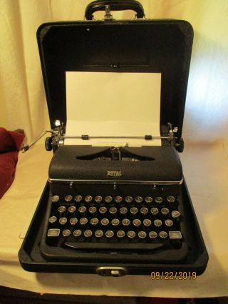 Vintage Royal Quiet Deluxe Portable Typewriter With Carrying Case