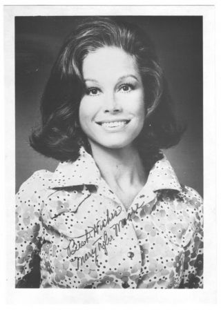 Vintage Mary Tyler Moore 5x7 Photo Printed Autograph Mtm