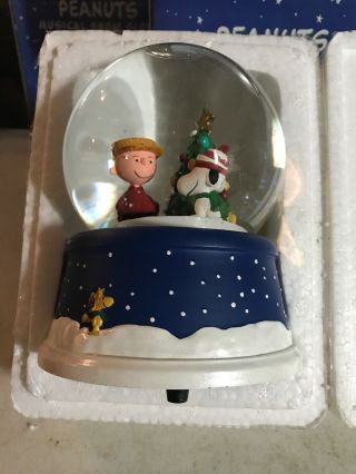 Charlie Brown And Snoopy Peanuts 50th Anniversary Christmas Musical Snow Globe