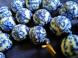 Vintage Chinese Blue And White Hand Painted Porcelain Bead Necklace 28 Inch