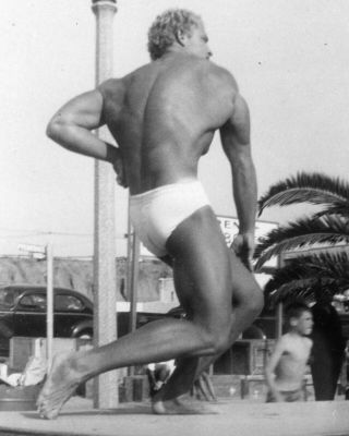 Vintage Photo: Bodybuilder Muscle Man Male Shirtless Physique Beach 40s