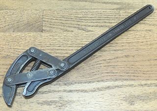 1922 Hoe Corporation 14” Self Adjusting Pipe Wrench - Antique Tool - Poughkeepsie Ny
