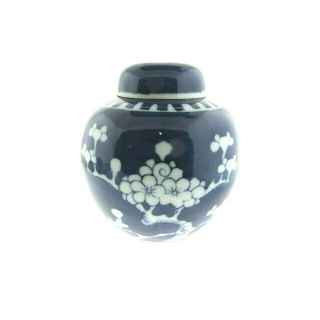 Chinese Blue And White Porcelain Ginger Jar Hand Painted 4.  5 "