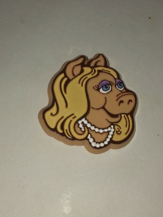 Vintage 1979 Miss Piggy Pin / Brooch Jim Henson Associates Muppets Collectible