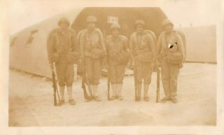 Vintage 1940s Snapshot Black White Photo Wwii Soldiers Rifle Group Of 5 Front