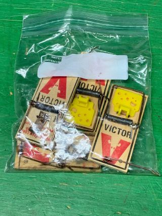 2 Vintage Woodstream Professional Museum Special 5 - 1/2 X 2 - 3/4 " Mouse Traps