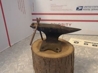 Vintage Small Bench Anvil 5 In Long With Hardy And Tongs Mounted On Stump