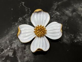 Vintage Gold - Tone White Enamel Dogwood Flower Trifari Crown Brooch Jewellery