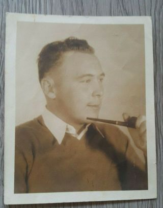 Photo Vintage Close Up Handsome Man Holding A Tobacco Pipe